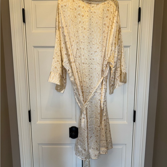 Show Me Your MuMu Cream Wrap Robe with Shawl Collar - Picture 3 of 4